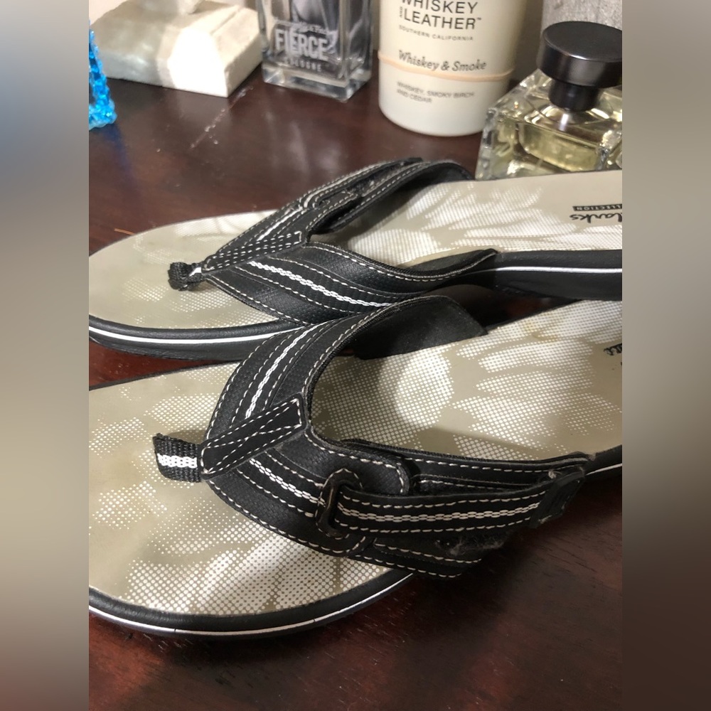 Clark’s leather sandals. - Picture 2 of 3
